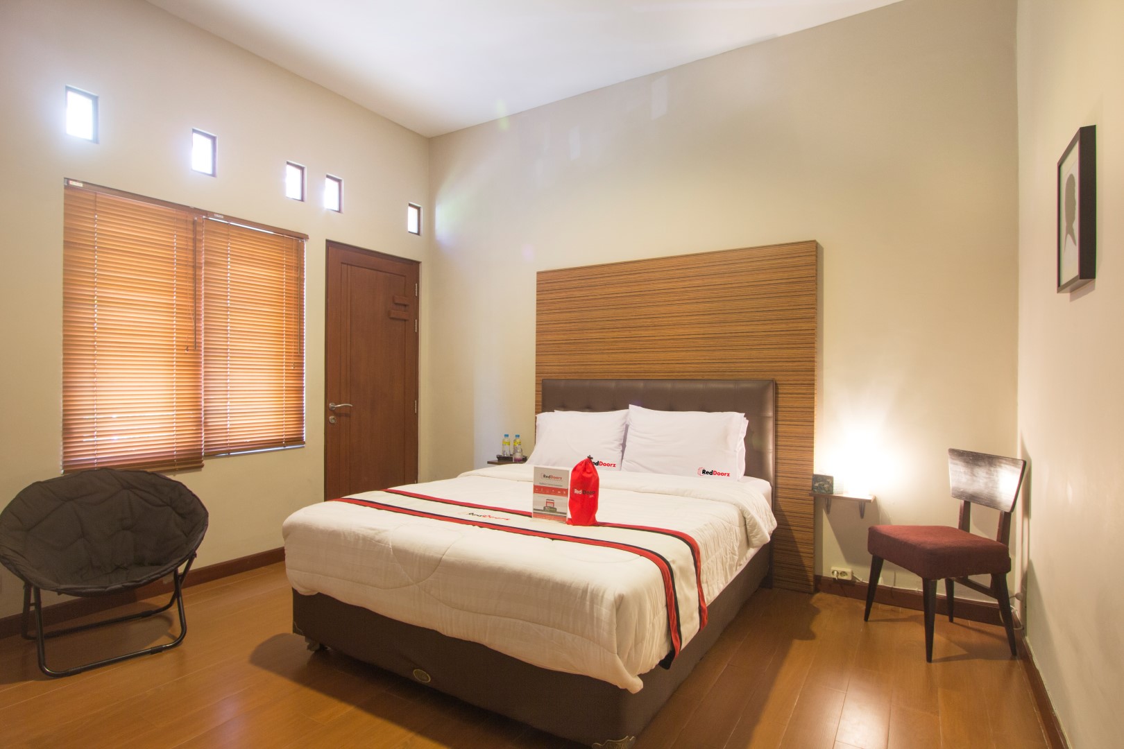 jasa-fotografi-foto-hotel-penginapan-villa-interior-jakarta-surabaya-jogja-reddoorz-by soocaphoto-1